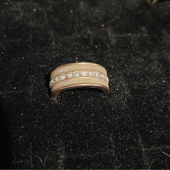 Gold tone and glittery rhinestone r and ring Size 8.5 - Picture 8 of 10